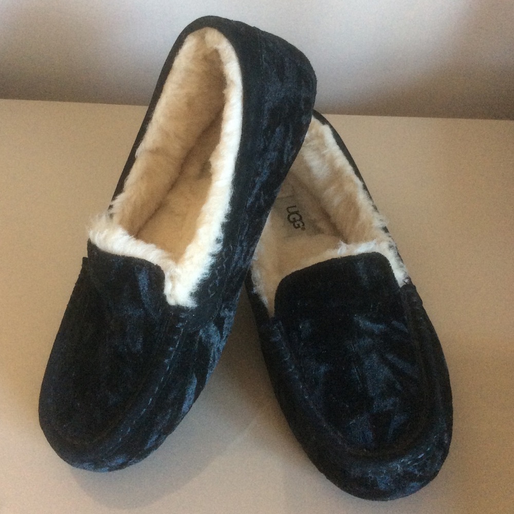 Ugg Slipper - image 1